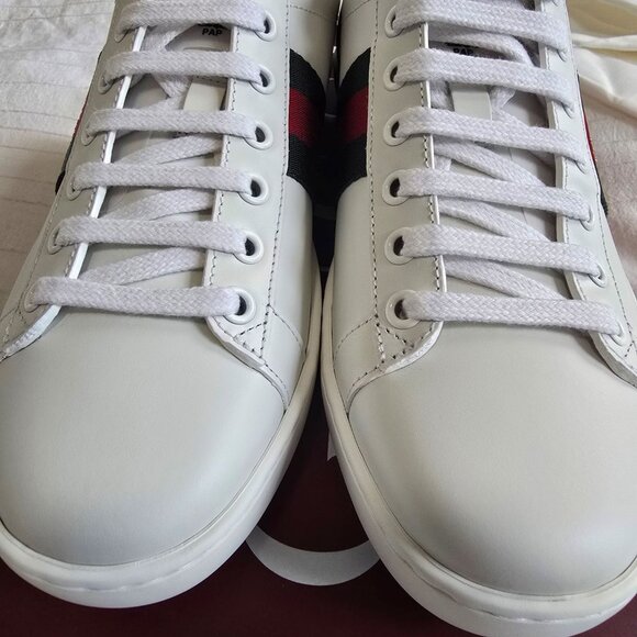 Size 7 - Gucci Ace Embroidered Bee Womens, NEW with box and shoe bags - Picture 1 of 7